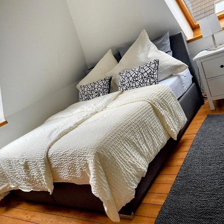 *To Hus* Wohnung Am Rande Von Jever Esterno foto