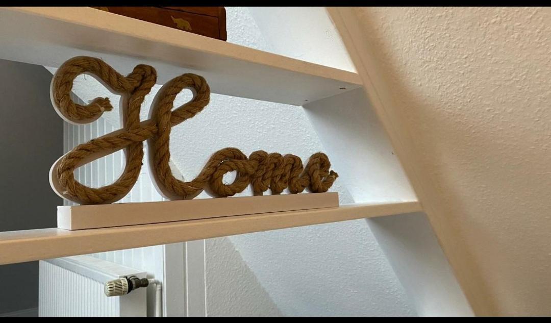 *To Hus* Wohnung Am Rande Von Jever Esterno foto