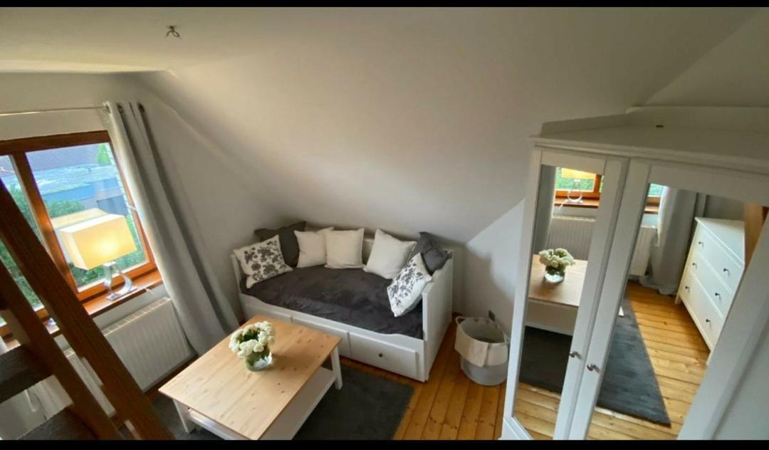 *To Hus* Wohnung Am Rande Von Jever Esterno foto