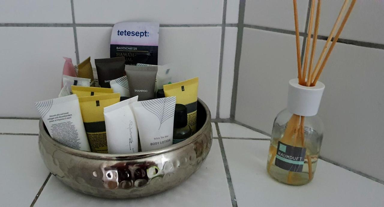 *To Hus* Wohnung Am Rande Von Jever Esterno foto