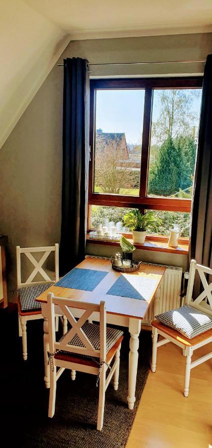 *To Hus* Wohnung Am Rande Von Jever Esterno foto