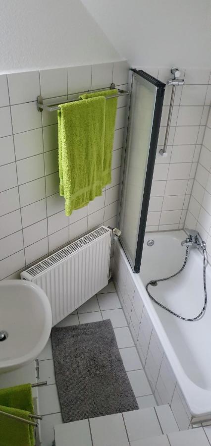*To Hus* Wohnung Am Rande Von Jever Esterno foto