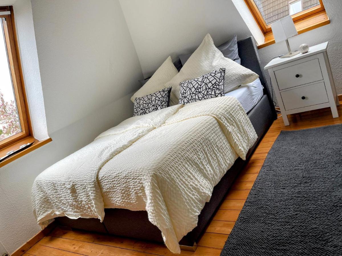 *To Hus* Wohnung Am Rande Von Jever Esterno foto
