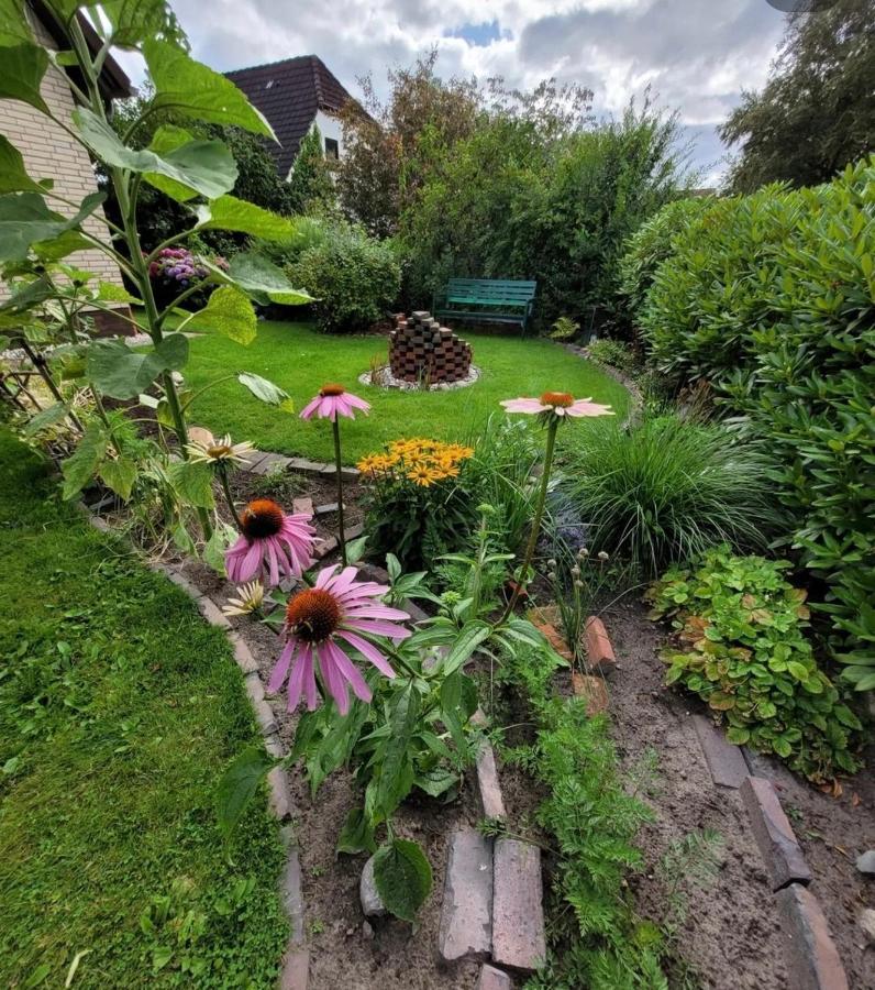 *To Hus* Wohnung Am Rande Von Jever Esterno foto